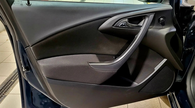 Opel Astra cena 24900 przebieg: 273000, rok produkcji 2015 z Łódź małe 277